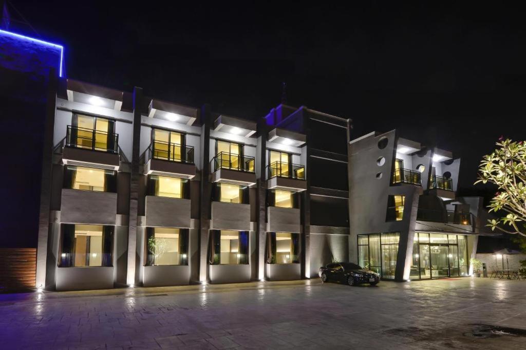 M Hotel Caotun Exterior foto